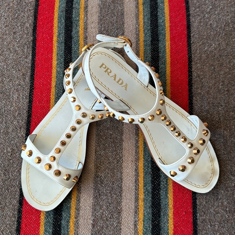Prada - Picture 3 of 9